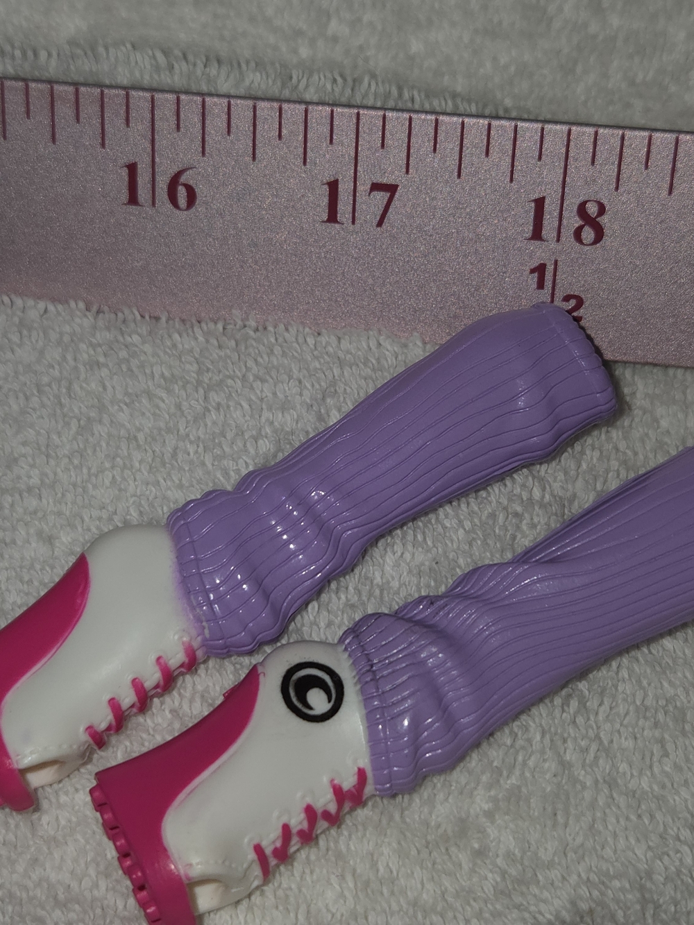 Mattel Monster High Clawdeen Scream Uniform Purple and White Doll Leggings Boots